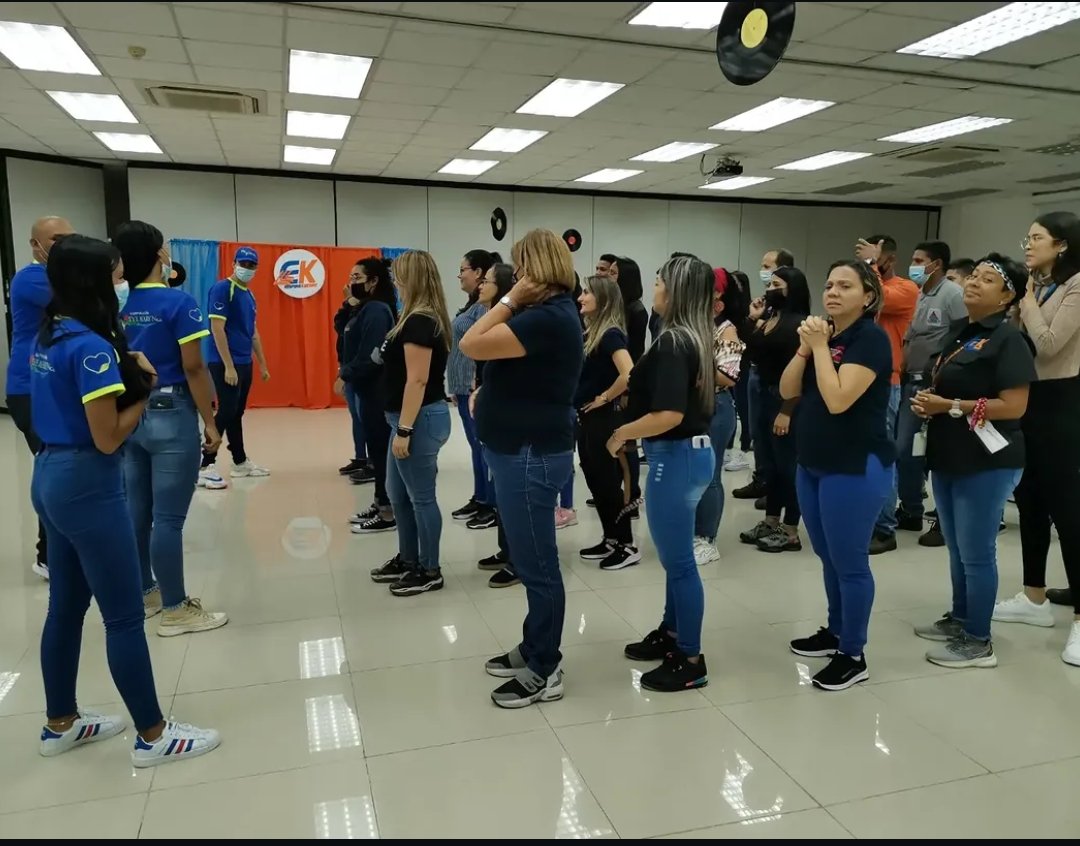 Sesión de fisioterapia corporativa